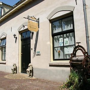 Hanzestadslogement Hotel De Leeuw, In Het Centrum, Met Een Binnenplaats, Kamers Met Badkamer, Toilet En Een Keukentje